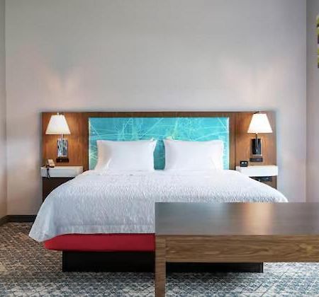 Hampton Inn Эвергрин Экстерьер фото