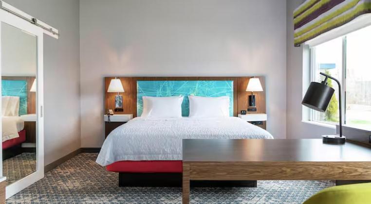 Hampton Inn Эвергрин Экстерьер фото